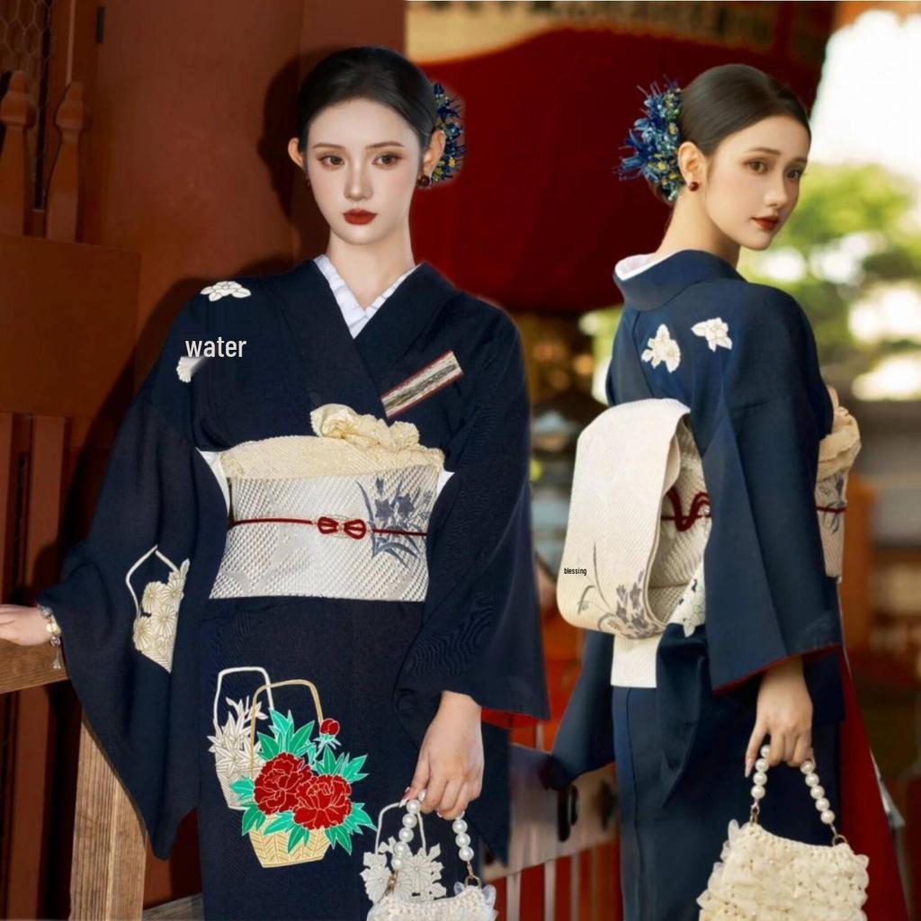 Dámské japonské kimono a yukata šaty pro formální fotografování