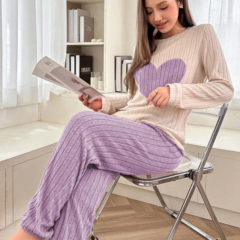 Heart Print Women Pajama Set, Round Neck Short Sleeve Top & Long Pants 2‑Piece Outfit, Soft Comfy Loungewear For Autumn