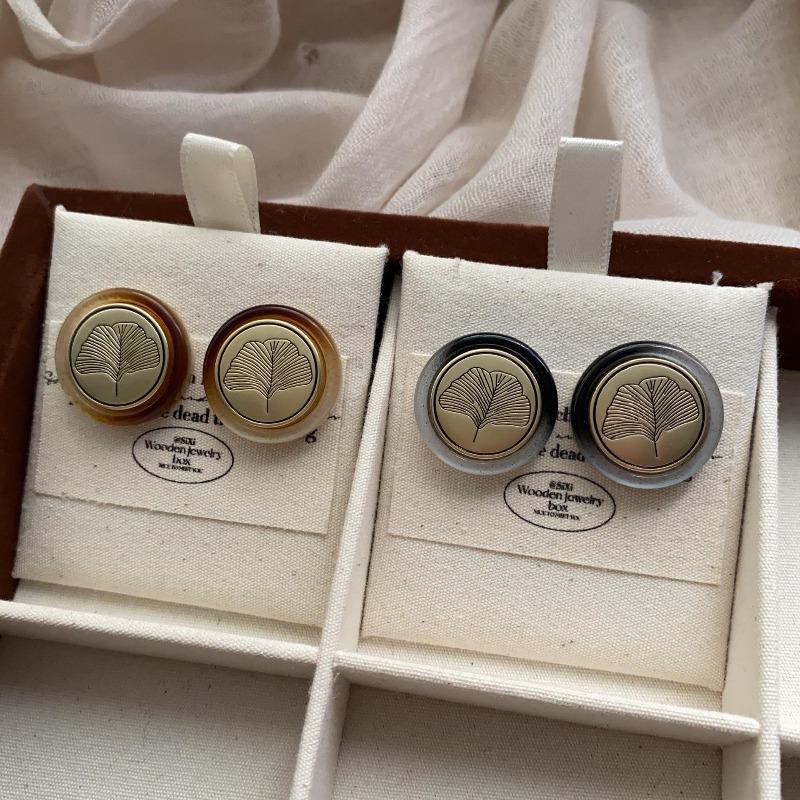 French Retro Minimalist Luxury Round Leaf Flower Stud Earrings Niche Design Sense Temperament Versatile Earrings Foreign Style