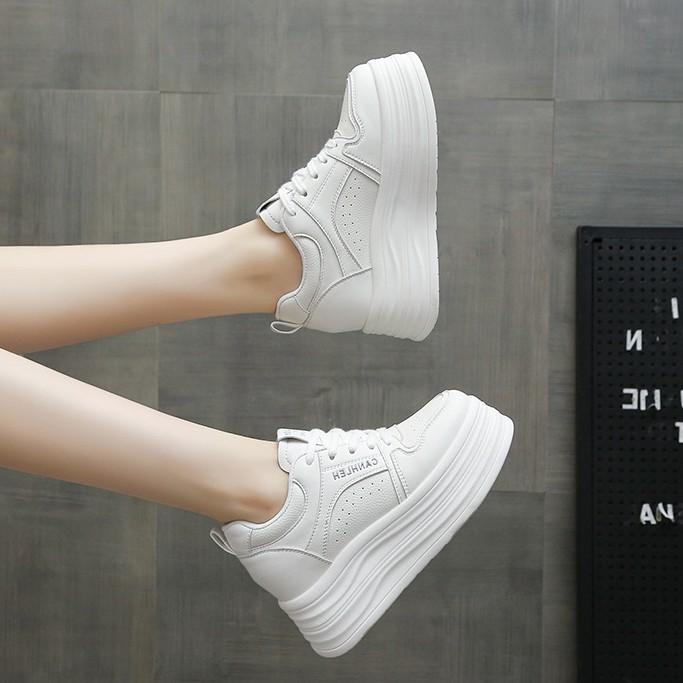 2025 new little white shoes women's shoes super fire versatile thick sole heightening breathable sports board shoes soft sole casual bread shoes