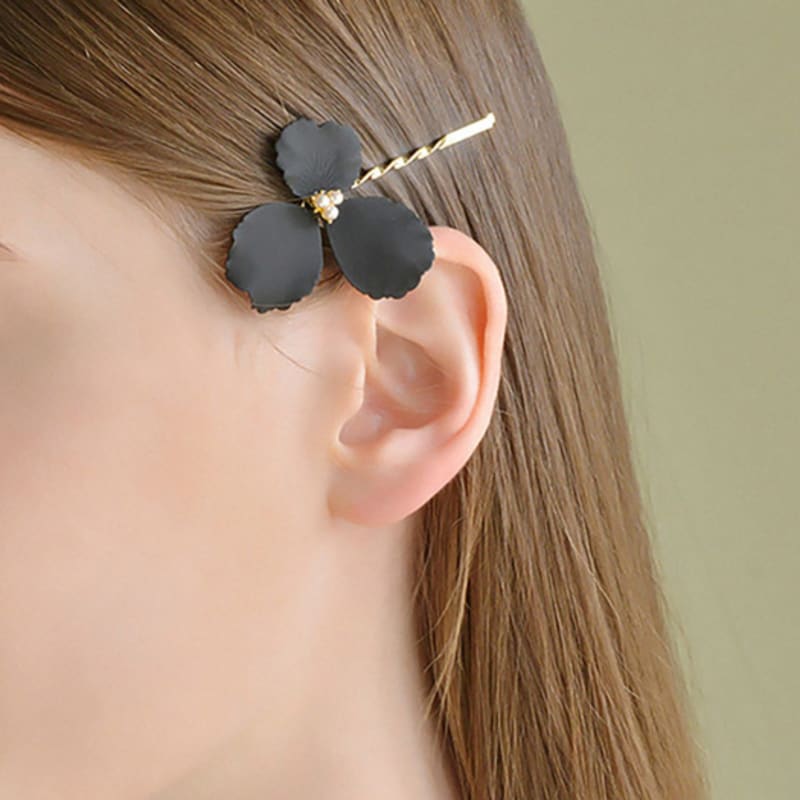 

Dana Burton Cattleya Twist Gold Hairpin black