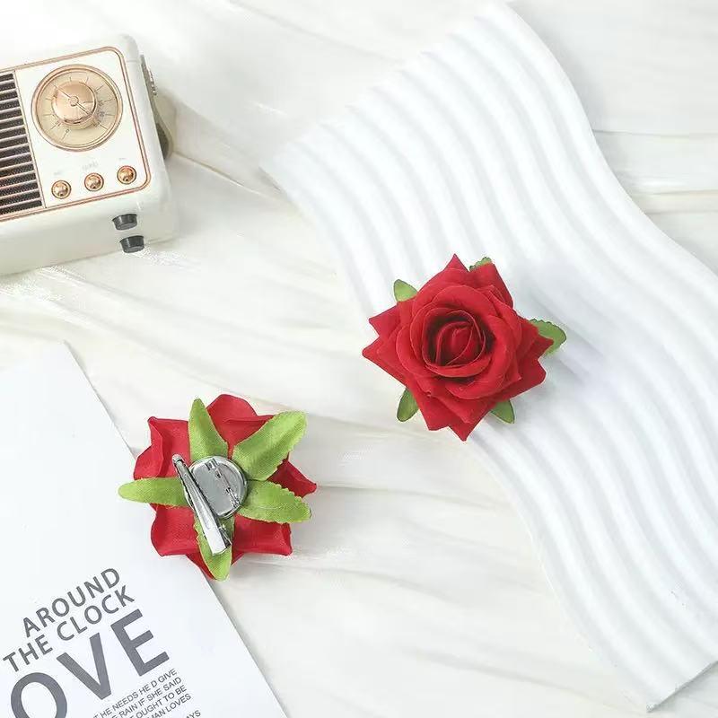

Retro Red Rose Hair Clip - Large Floral Accessory for Women, Perfect for Summer Photoshoots and Celebrity Hairstyles