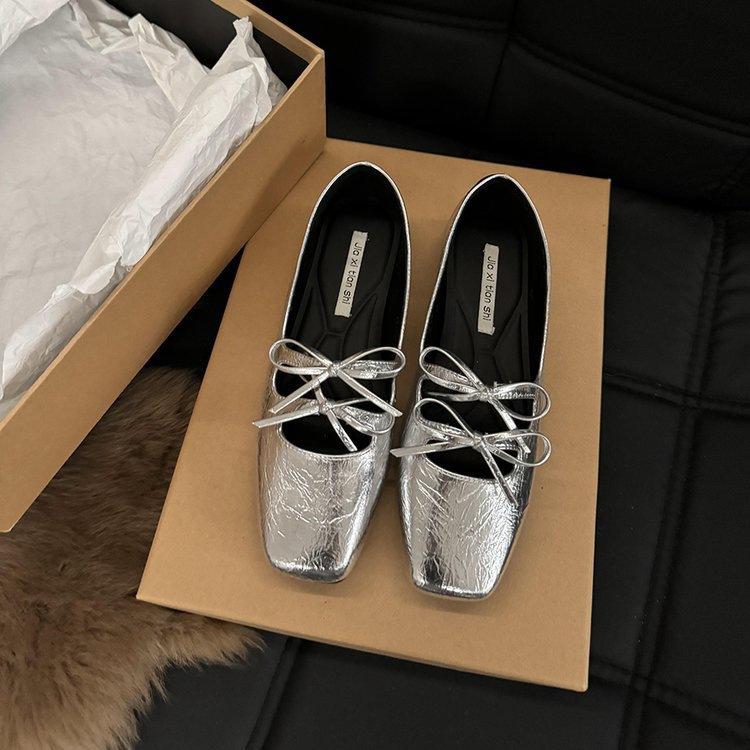 With skirt versatile fried street high value lazy shoes 2025 Internet celebrity autumn new light casual lightweight single shoes women