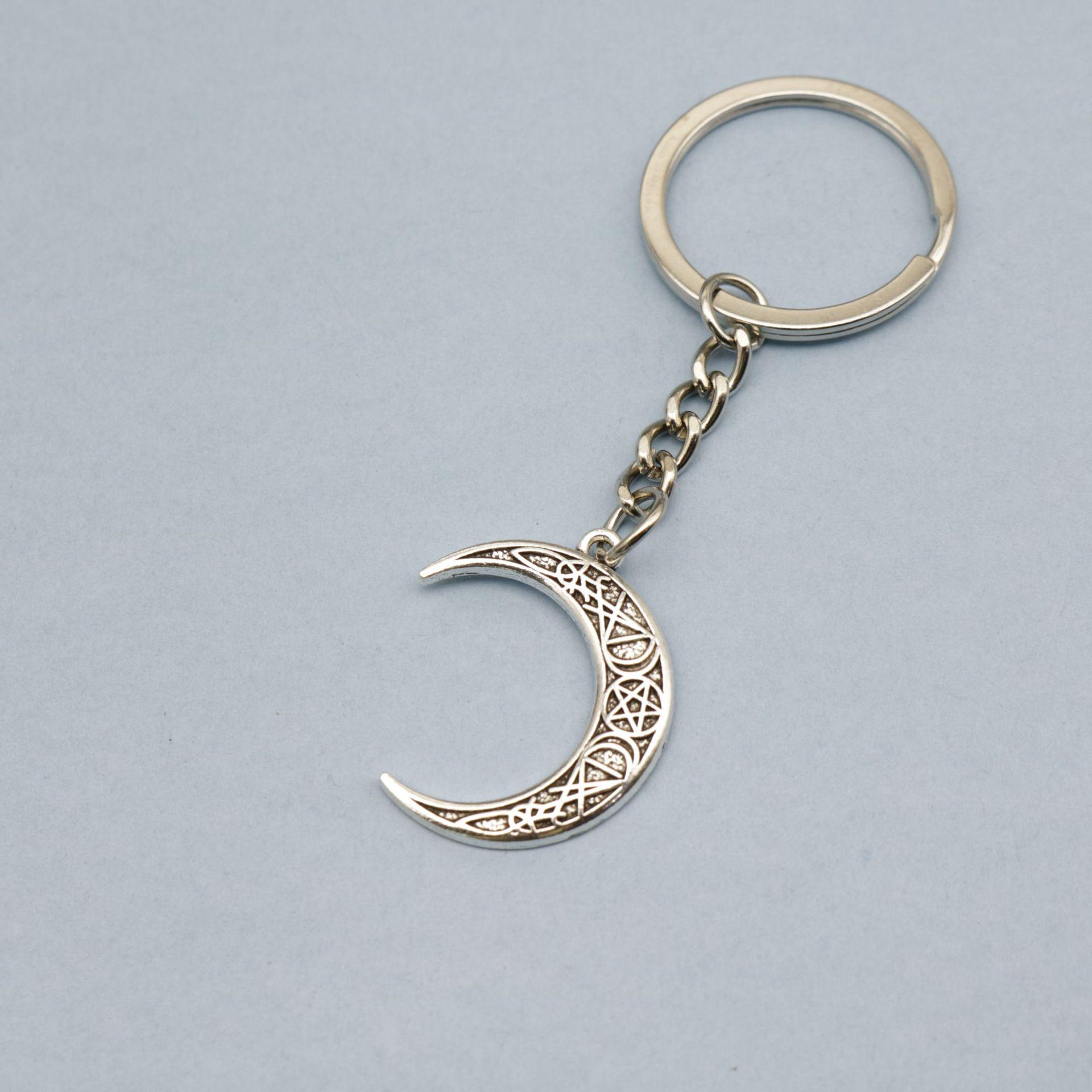 Chic Moon Pendant Keychain - Trendy Hot Selling Jewelry