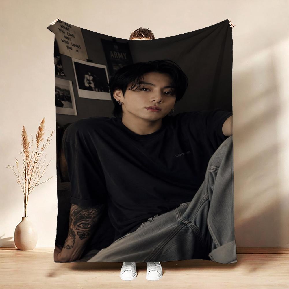 Moody Portrait Idol Pattern Blanket Machine Washable Fleece Blanket For Living Room Sofa Bedroom Bed Lightweight Home Decor Great Holiday Gift