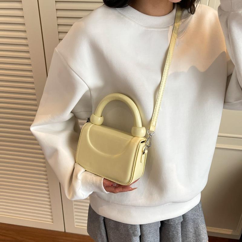 Premium sense niche messenger bag women's bag 2025 new versatile exquisite handbag bag fashionable commuter shoulder bag