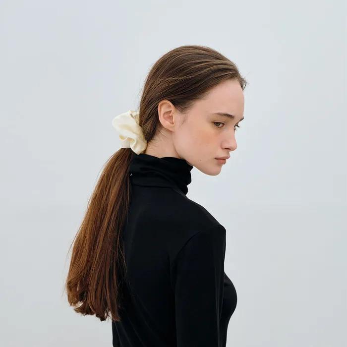 Silk Bloom Scrunchie_Cream