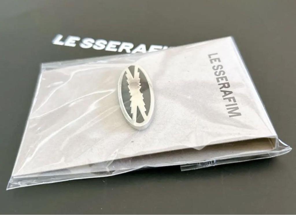 [USED] Rus1LE SSERAFIM OVAL BADGE