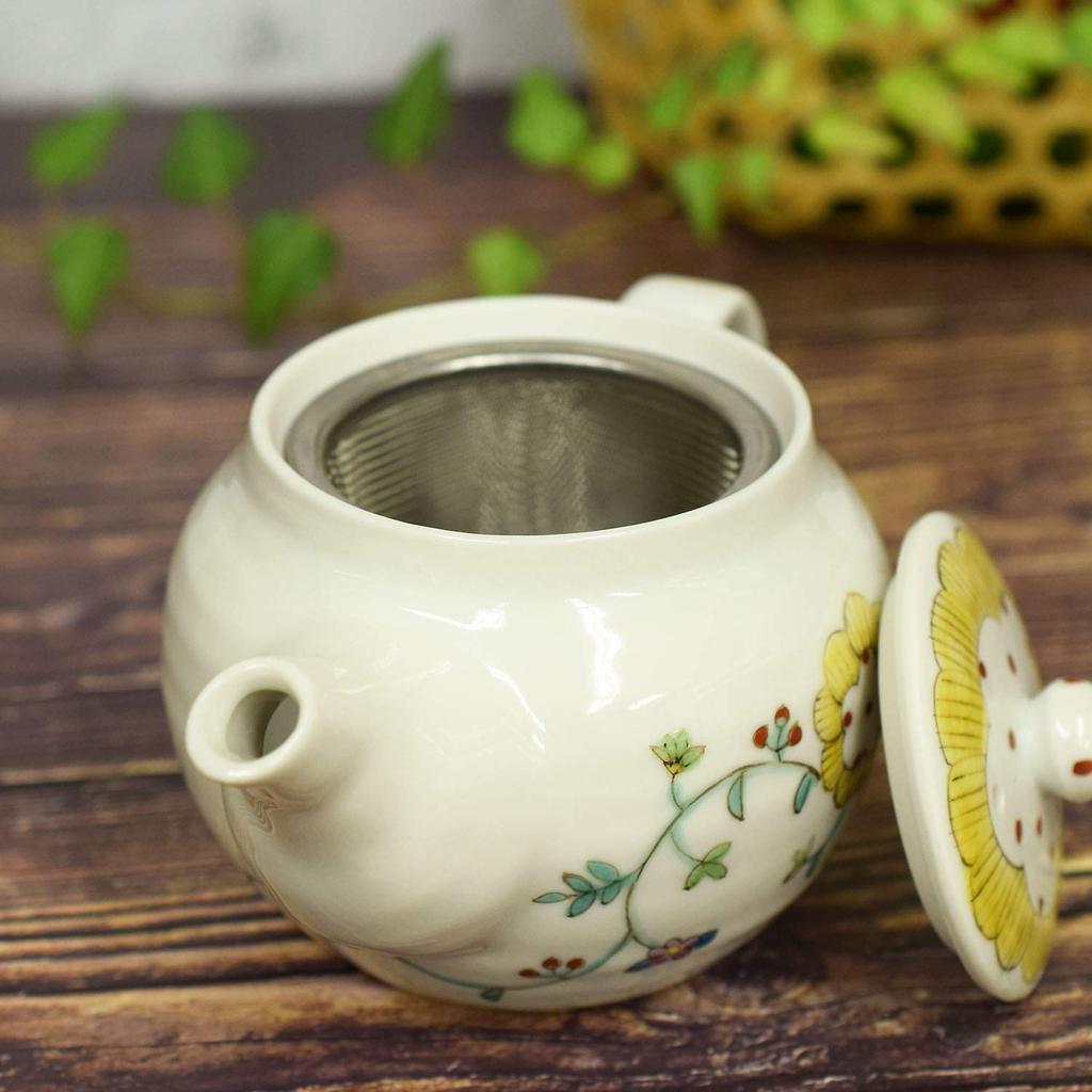 Waza No Kura Stylish Japanese Tableware Kutani Ware Teapot with Floral Arabesque Pattern and Tea Strainer Ceramic Brand Made In Japan Perfect for