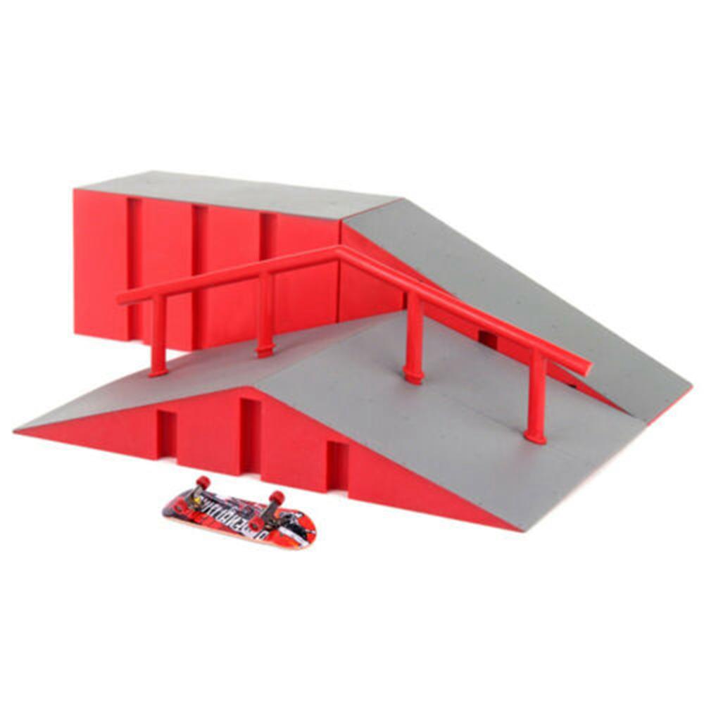 Mini Fingerboard Finger Skateboard & Skate Ramp Skatepark Play Set Kids Toy