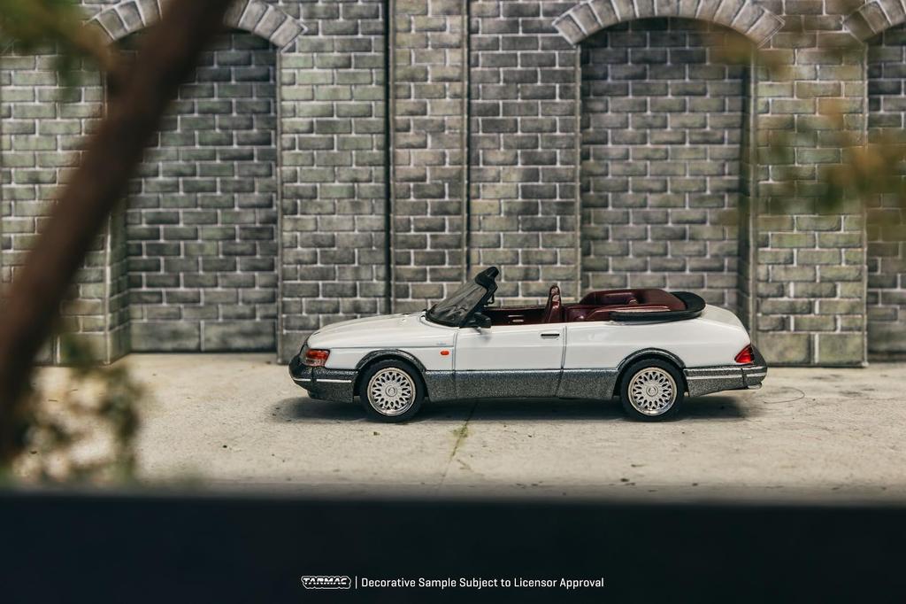 TARMACWORKS Scale Saab 900 Turbo Convertible White 1/64 (Finished Model) T64G-067-WH