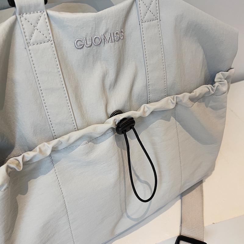 Minimalist Travel Duffel Bag with Front Pocket Large Capacity Weekend Casual Carry On Bag