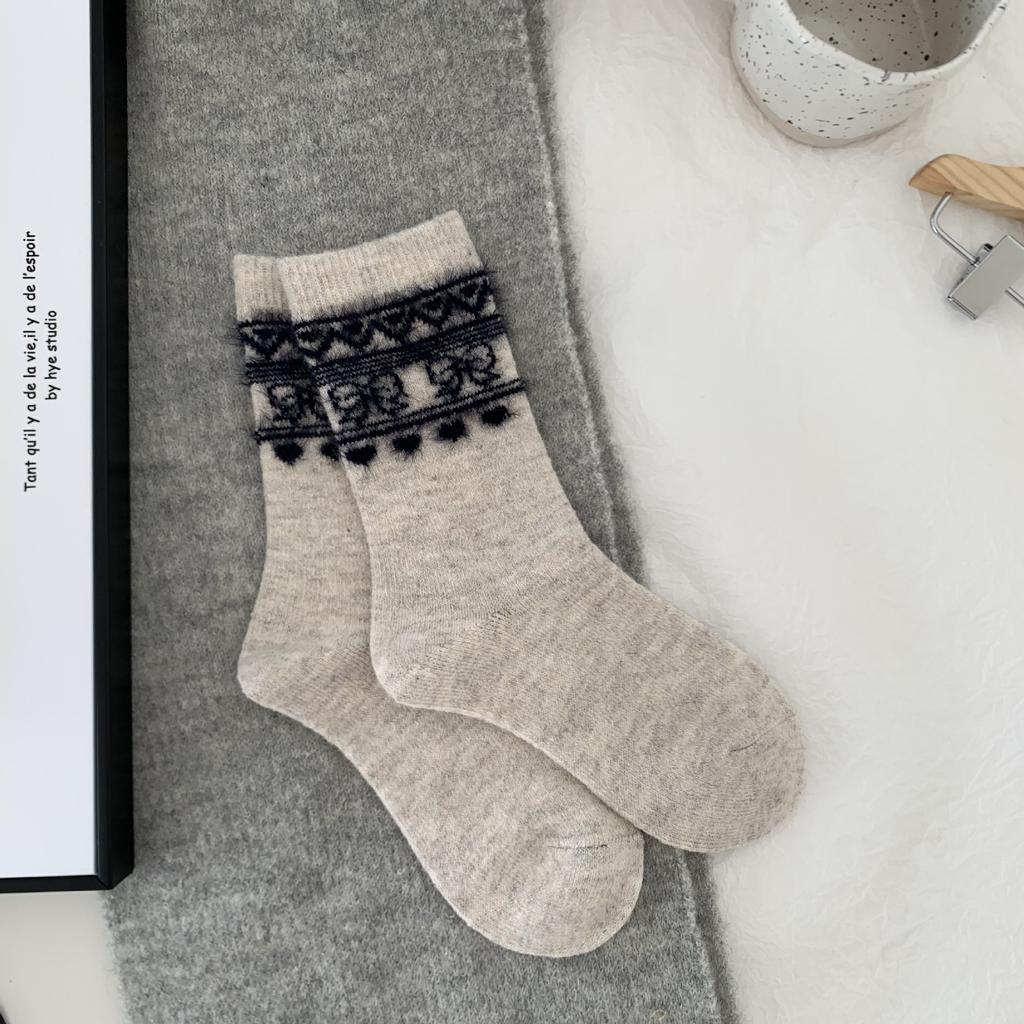 Atmosphere Medium Wool Socks Vintage Style Bow Feather Yarn Home Leisure Heat Storage Winter Warm Socks