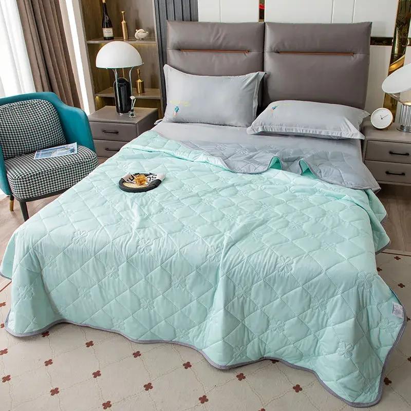 Nová letní prošívaná deka s motivem máty peprné, letní prošívaná deka s chladivým hedvábným potiskem, letní prošívaná deka se zmrzlinou