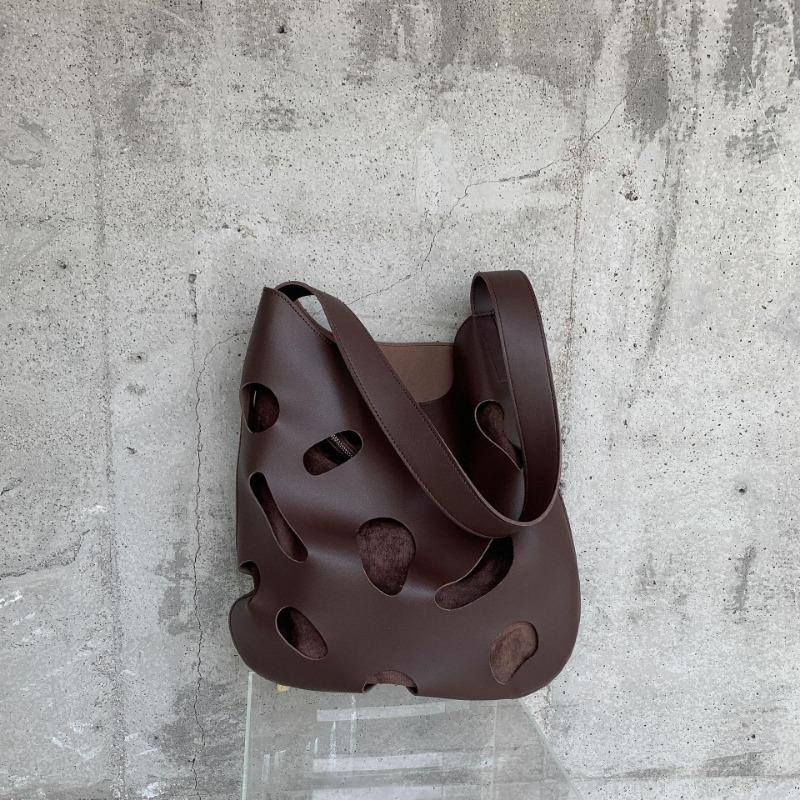 Irregular hollow shoulder bag women's niche design commuter bag large capacity new retro wind tote bag women