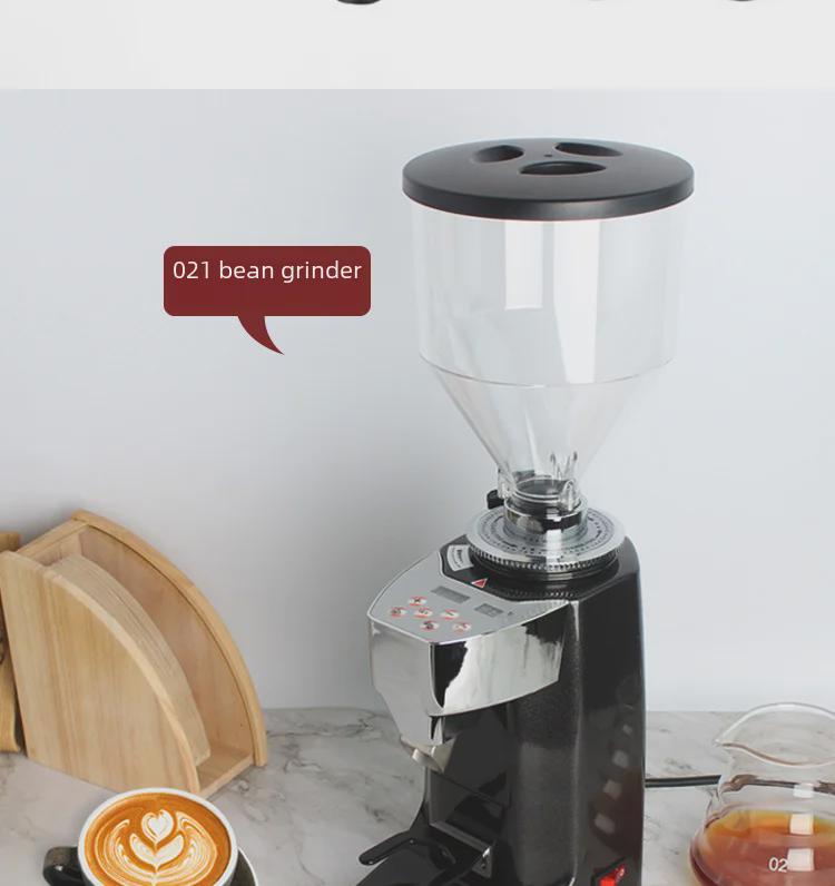 Elektrisk kaffekvarn med liten bönbehållare och rengöringstratt