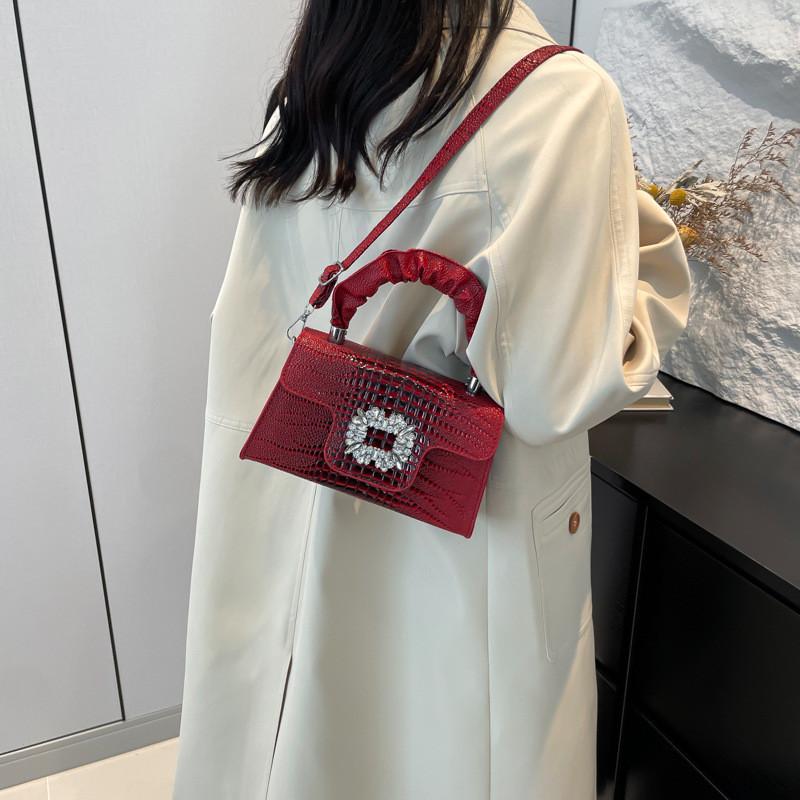 Fashionable Small Pu Square Shoulder Bag With Top Flap For Everyday Women