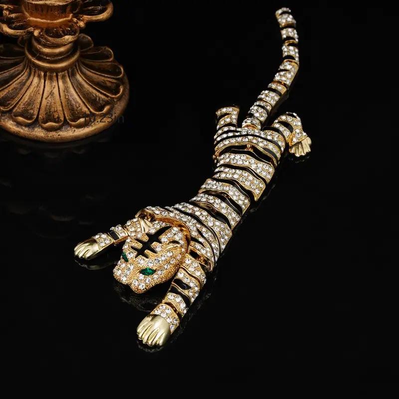 Men's Oversized Domineering Glitter Rhinestone Tiger Brooch Fashion Shawl Animal Pin Suit Women's Coat Accessories