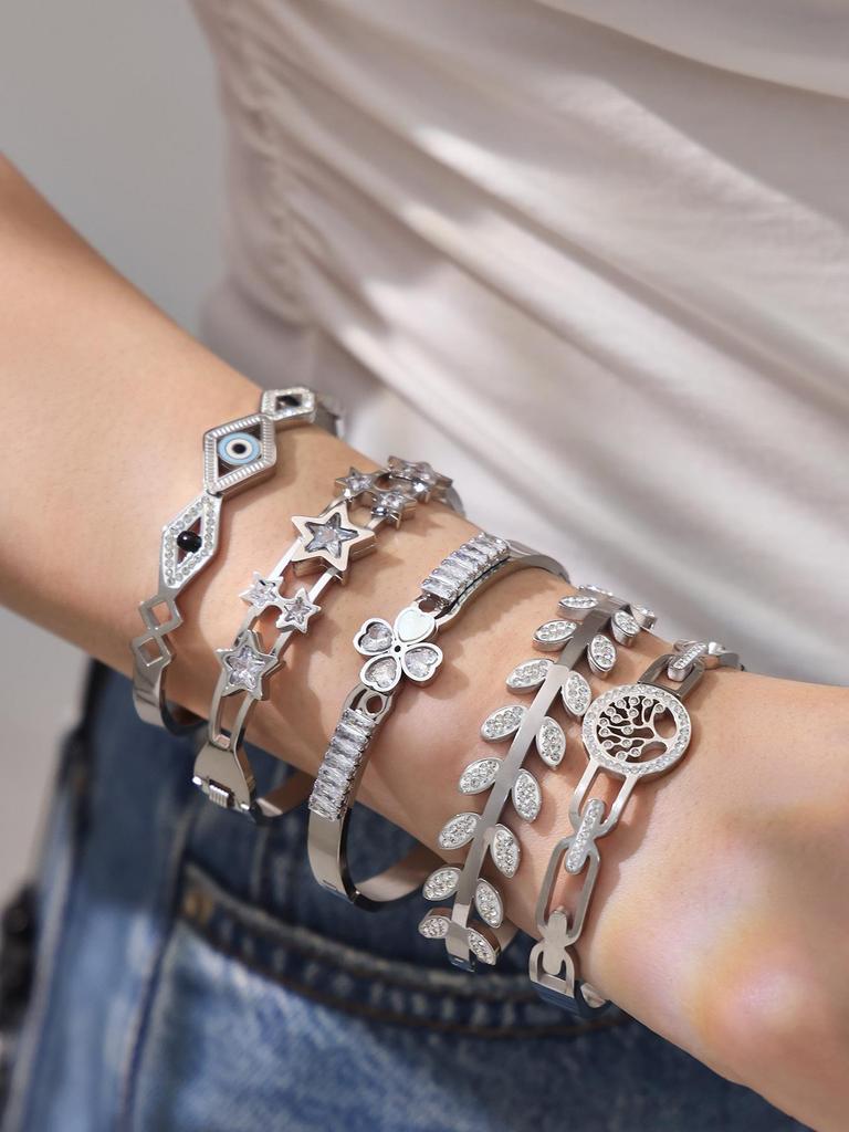 18K Gold-Plated Bracelet Set: Stainless Steel Heart, Flower & Zircon Details with Full Diamond Texture.