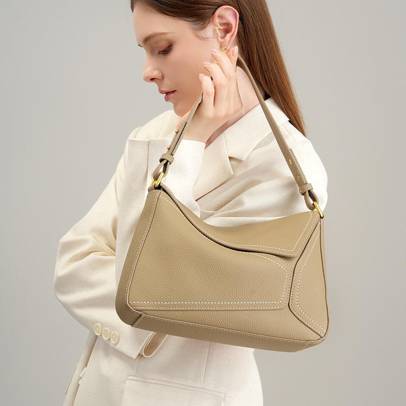 First layer cowhide pillow bag fashionable and versatile design sense niche messenger bag underarm portable leather new shoulder bag