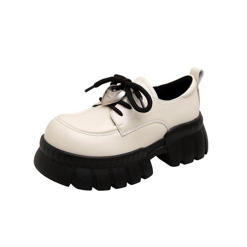 

Женские лоферы на платформе 2025 весна новая кожа любовь металлическая пряжка маленькие кожаные туфли стиль колледжа высокий каблук одинарные туфли 39 белый