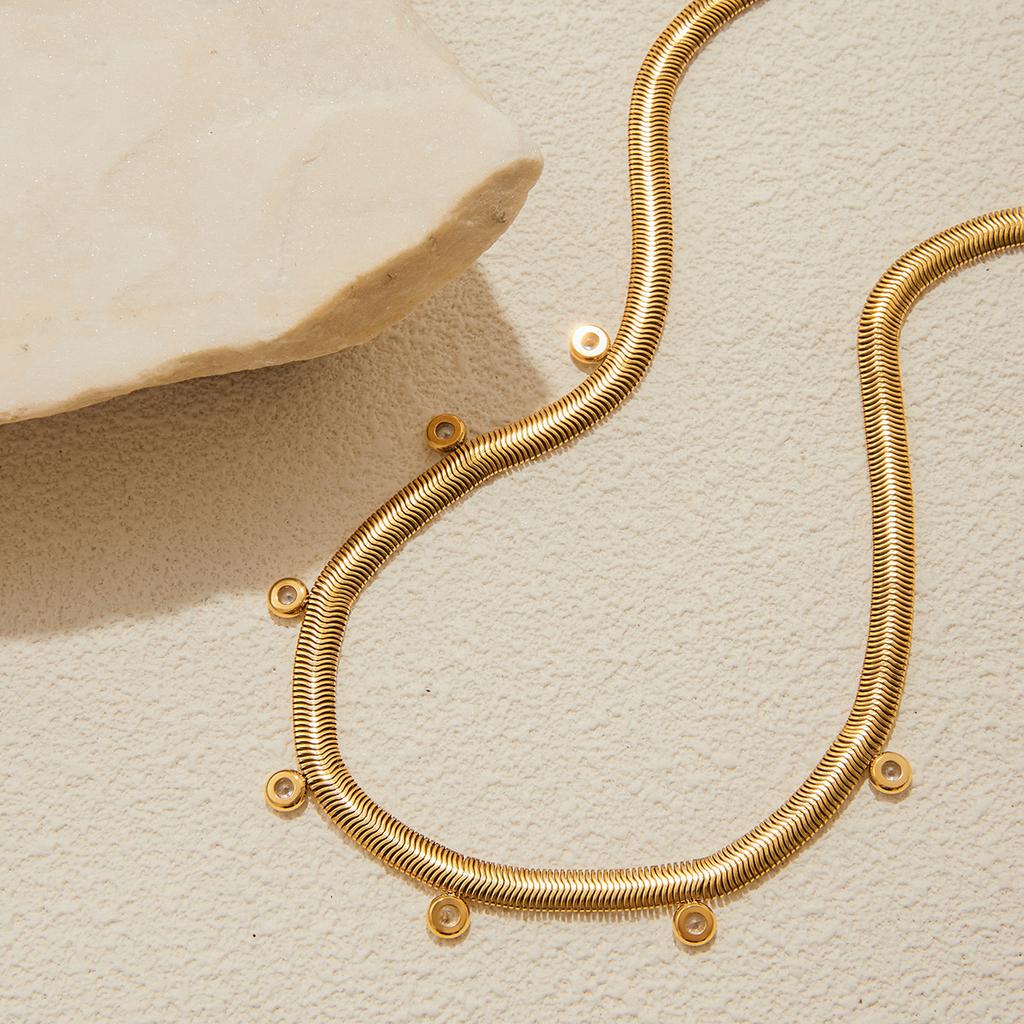 Design Classic Style 18K Gold with White Zircon Pendant Snake Bone Chain Necklace Jewelry