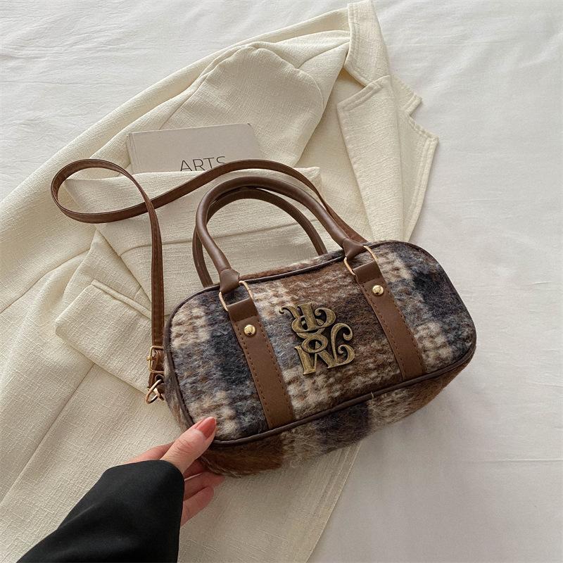 

Новая модная маленькая квадратная сумка ретро сумка через плечо модная простая сумка через плечо нишевая сумка