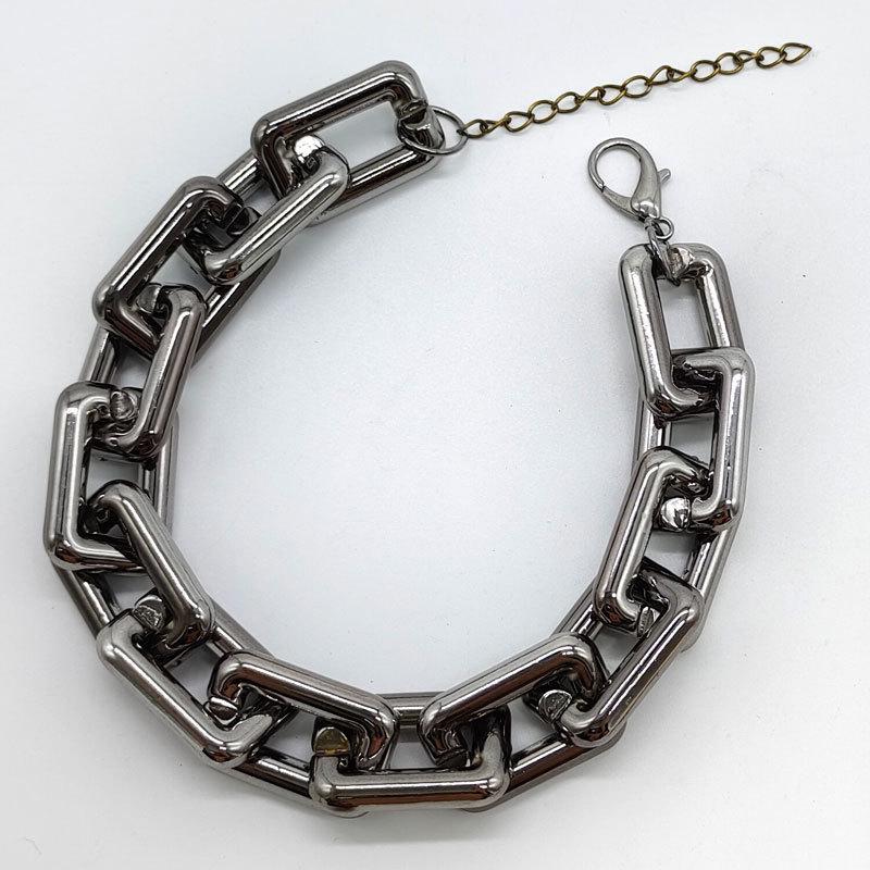 Accessori per animali domestici transnazionali: collana per animali dorata, prodotti in plastica, catenina dorata per foto, confezione universale in OPP per cani e gatti.