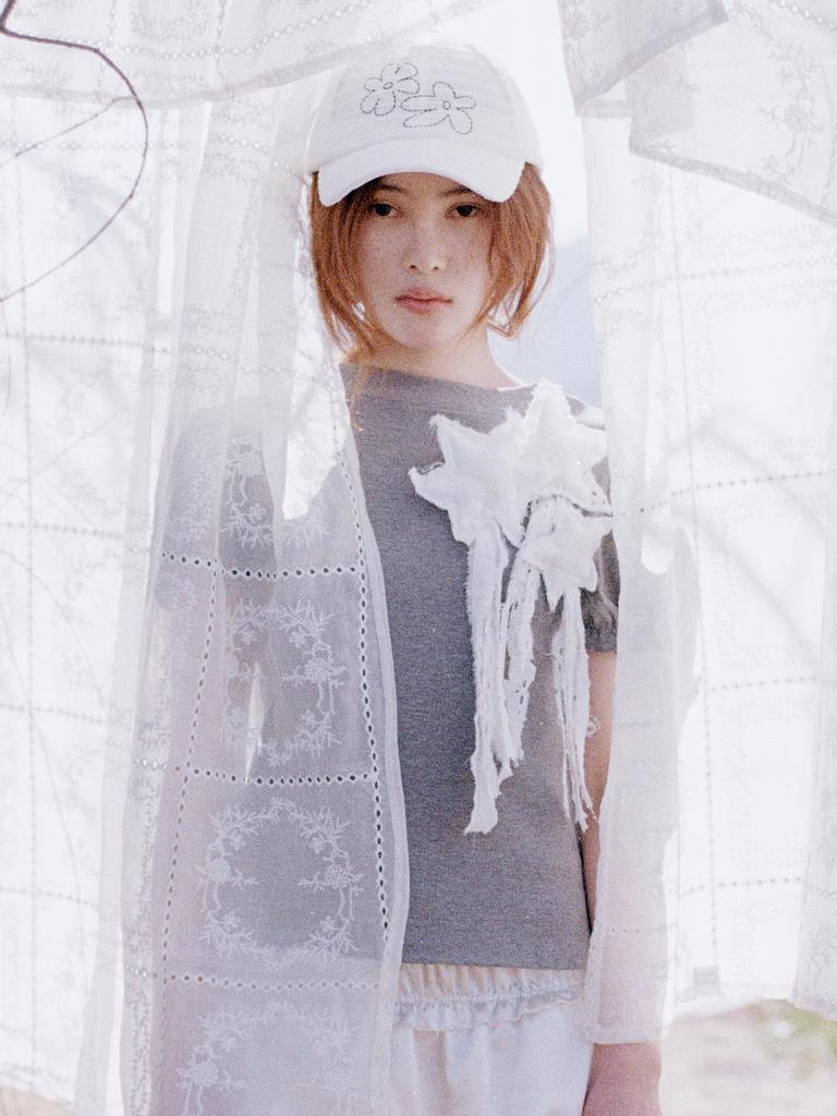 Poejidam Posy Cap In White