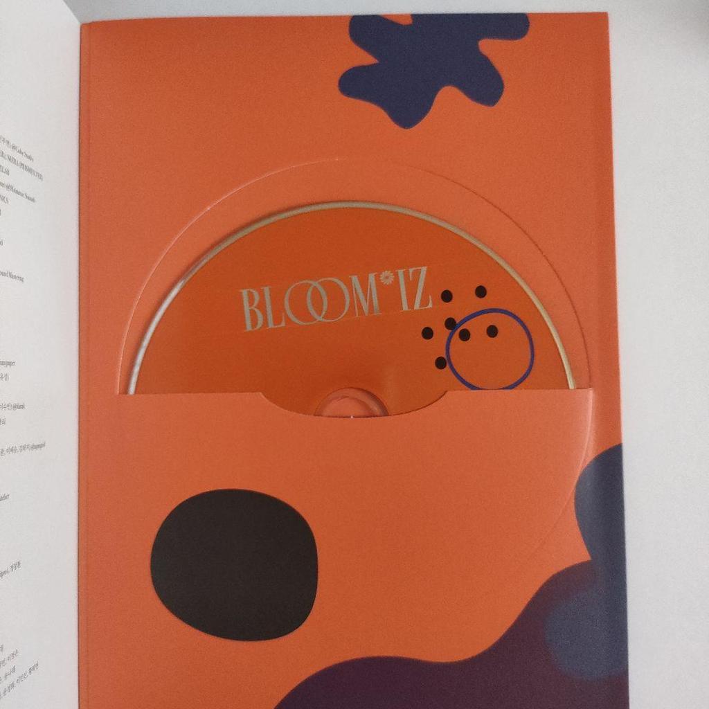 [USED] IZ*ONE All members autographed CD BLOOM*IZ