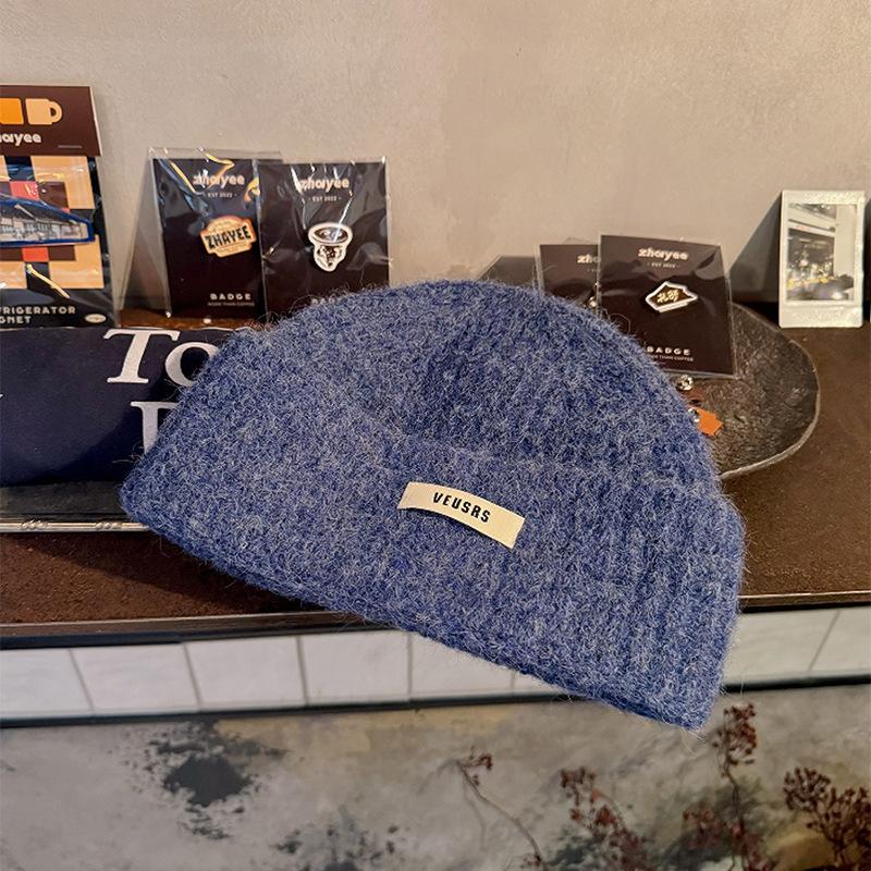 

Корейский стиль Свободная Ленивая Шерстяная Шапка Тканевая Этикетка Буква Вышитая Вязаная Шапка Большой Окружности Головы Вязаная Шапка-Бини Чтобы Согреться и Защитить Уши One Size