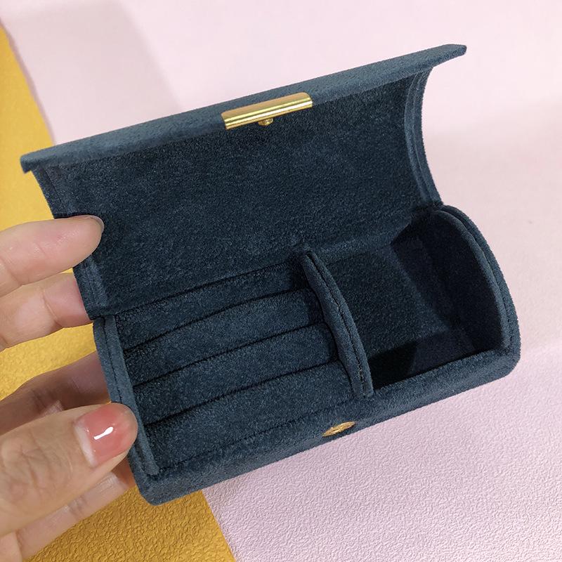 Kompaktowe Pudełko na Biżuterię Podróżną - Zakrzywiony Aksamitny Design