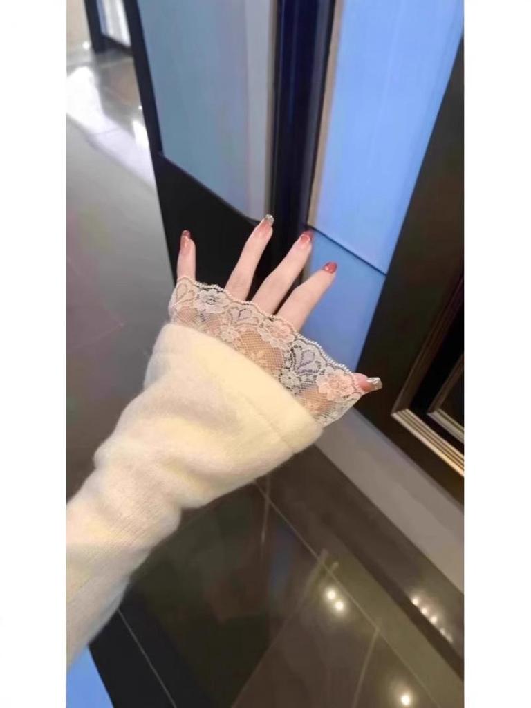 Women's Slim Fit Lace Trim Plush Base Layer Shirt, Autumn/Winter Warm Long-Sleeve T-shirt.