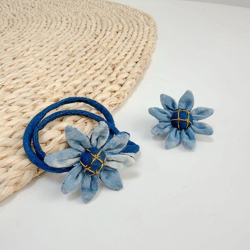 Dreieckstuch aus Seide im Retro-Stil – schmales Hals-Accessoire für Damen im Sommer