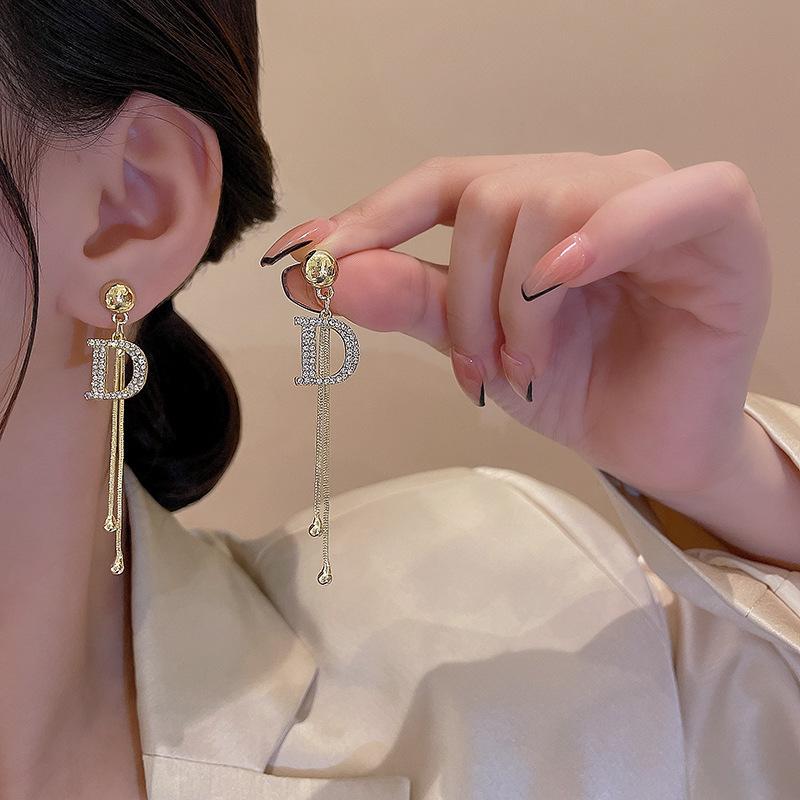 Brincos de Borla Pérola Sense Premium Agulha de Prata Celebridade Elegante Moda Brincos de Temperamento Brincos Longos de Diamante Flash de Luxo Leve Mulheres