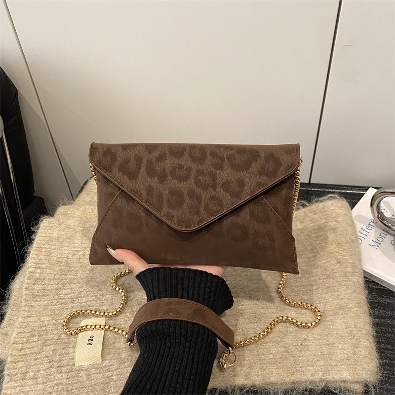 New Leopard Print Shoulder Bag Women Fashi Crossbody Messenger Bag Retro Chain Comfortable and Versatile Texture Phe Bag