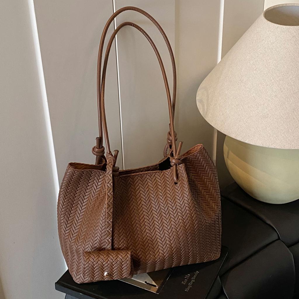 Retro Woven Pattern Big Bag Women 2025 New Fashion High Sense Tote Bag Large Capacity Commuter Armpit Bag