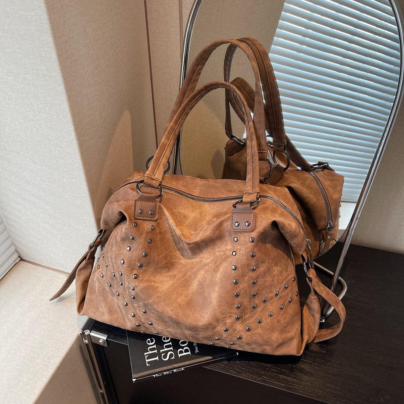 Large capacity casual soft leather rivet tote bag women's 2026 autumn casual versatile shoulder messenger bag