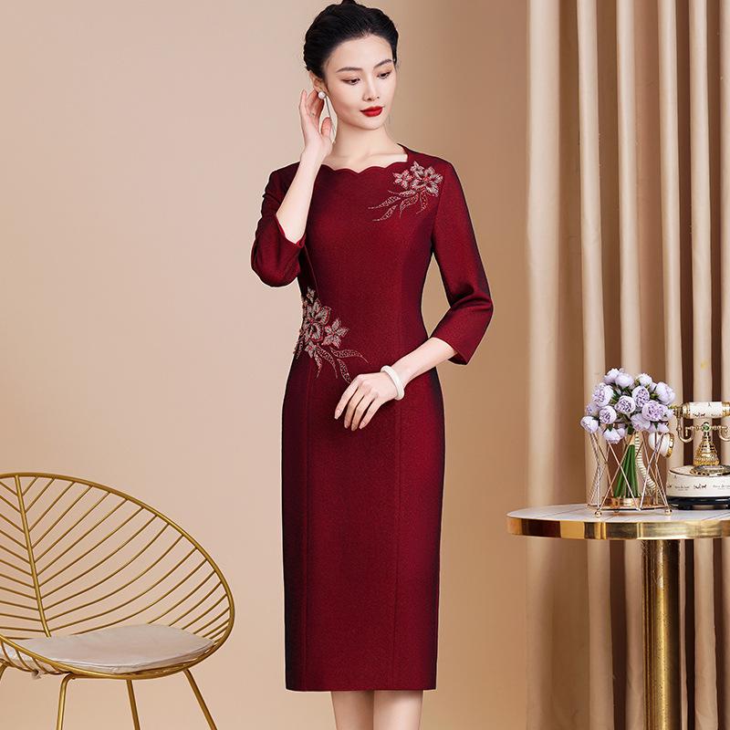 Xi Popo Qipao 2024 Elegant Wedding Dress for Middle-Aged Women - High-End, Versatile Attire for Banquets and Occasions.