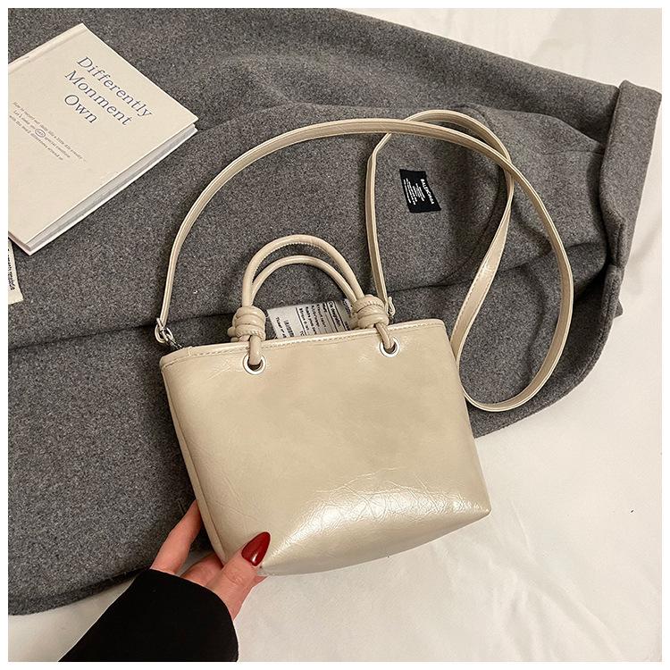 This Year's Popular Handbag Women's 2025 New High-end Textured Bucket Bag Shoulder Messenger Bag