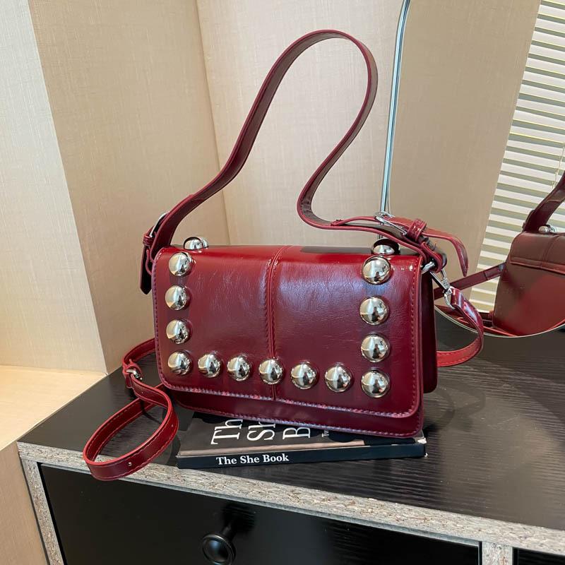 Versatile Locomotive Wind Messenger Bag Women's New Rivet Niche Design Sense Single Shoulder Armpit Small Square Bag