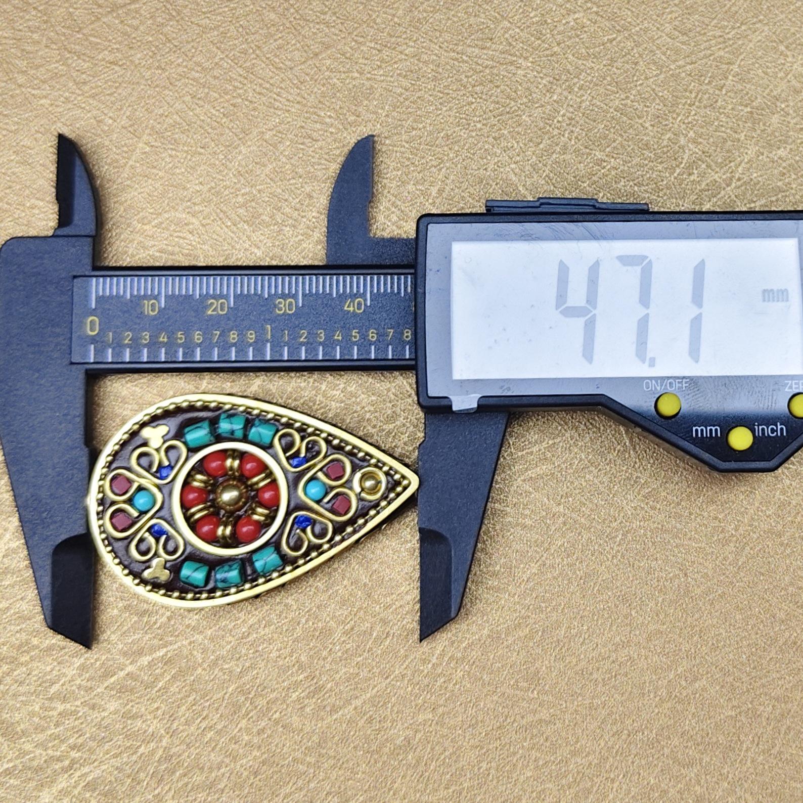 Непальское ручное изготовление шестислоговой мантры ожерелье с латунными инкрустированными бусинами