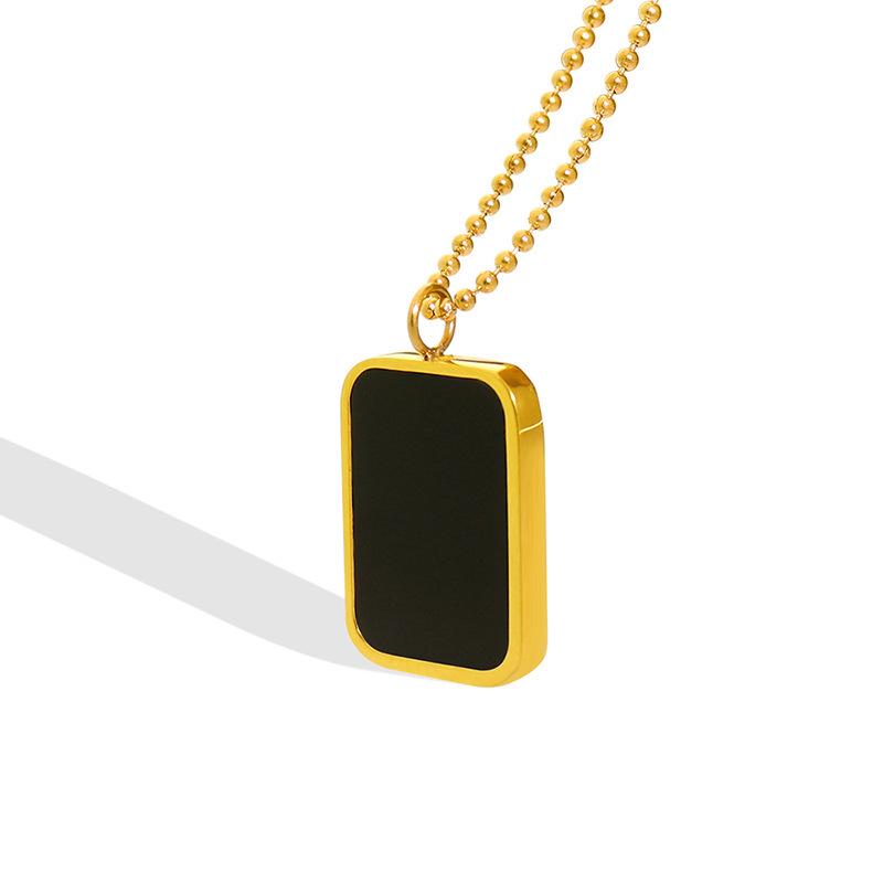 European Retro Black Shell Pendant Necklace, 18K Gold-Plated Titanium Steel Clavicle Chain (P528)