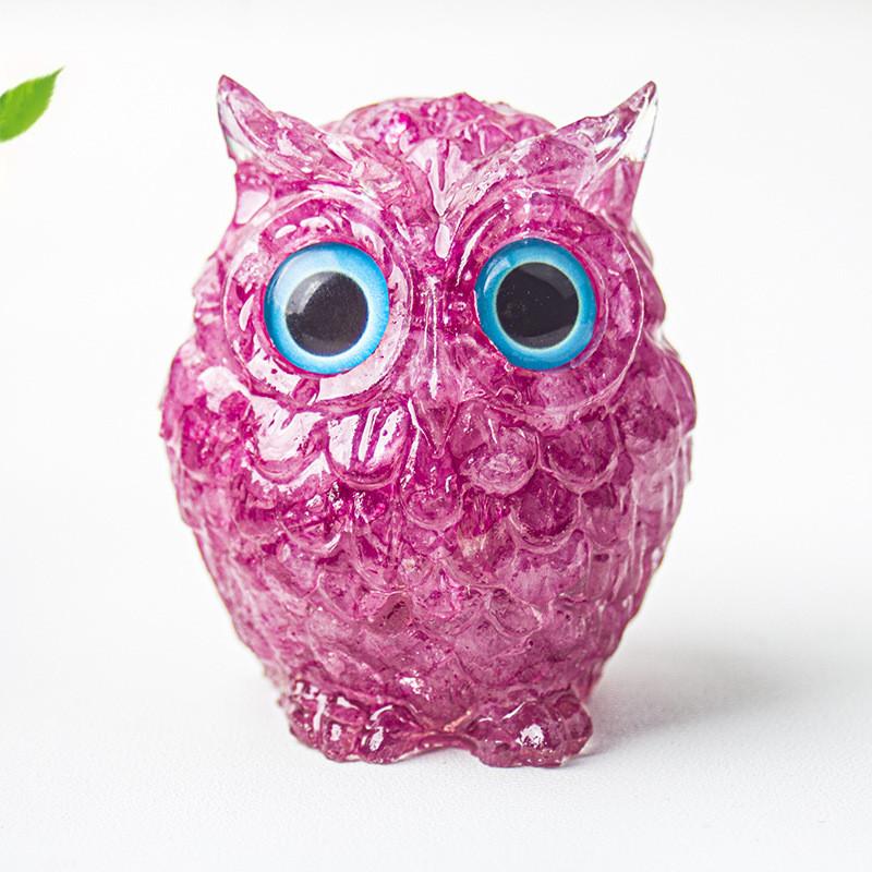 Uil als bureaudecoratie van kristalhars met glinsterende steentjes, ideaal als cadeau voor thuis of op kantoor.