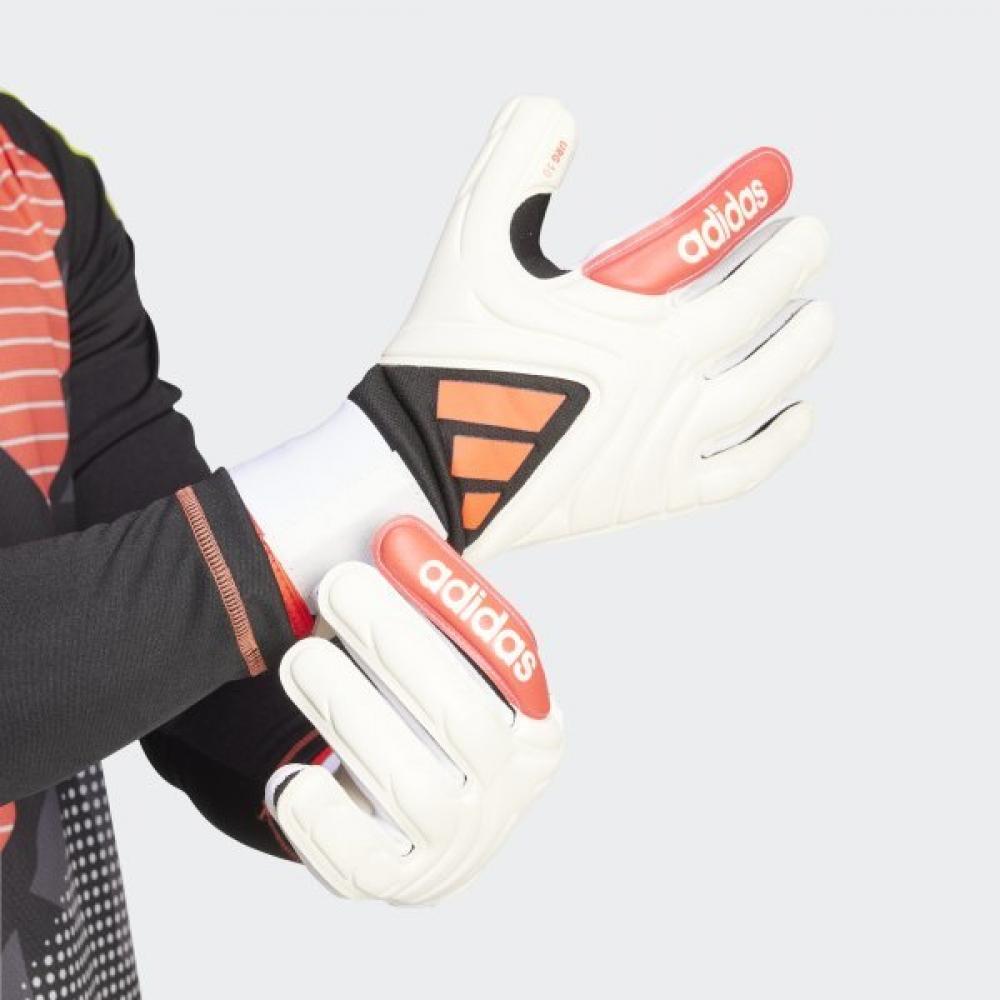 AdidAs FootbAll TrAditionAl CopA GoAlie Gloves With A Good Grip