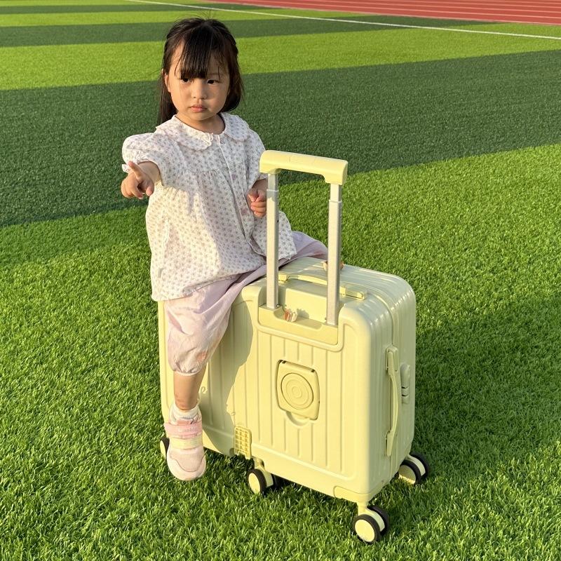 OEING Carry-On Luggage with Folding Footrest