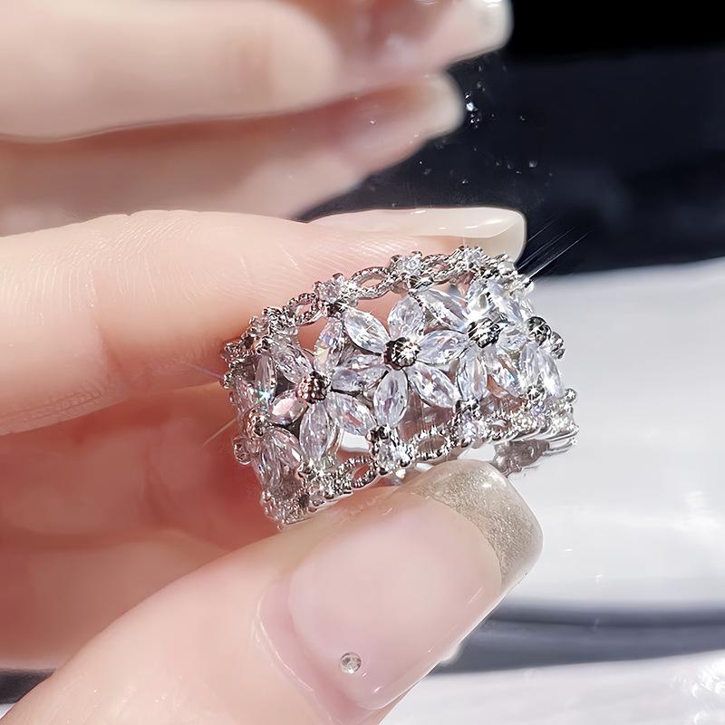 Нишевое Светлое Роскошное Неправильное Микро-Инкрустированное Кольцо-Круг с Цирконами Роскошное Высококачественное Женское Цыганское Кольцо-Звезда Снежинка Adjustable opening