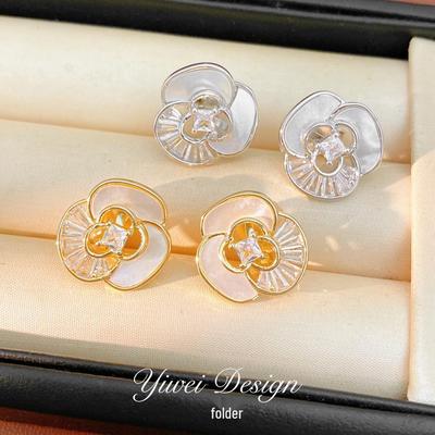 Real Gold Plated Zirconia Flower Ear Clip - No Piercing Needed - Elegant Retro Earrings for Women