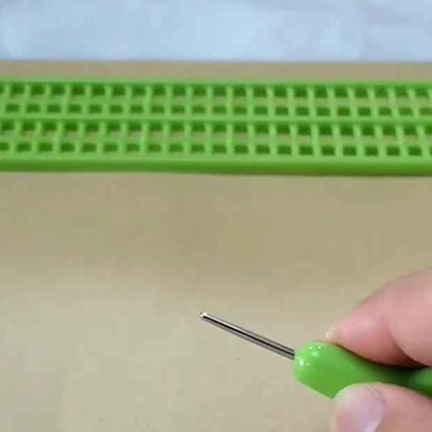 Punktskrift Skrivetavle 4 Linjer 28 Celler Sterk Plast Bærbar Punktskriftstavle for Blinde L