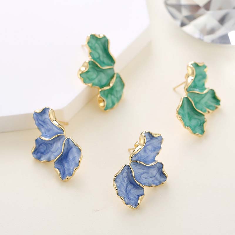 Vintage White Oil Dripping Flower Stud Earrings For Women Korean Metal Irregular Petal Post Earrings Zircon Party Accessories